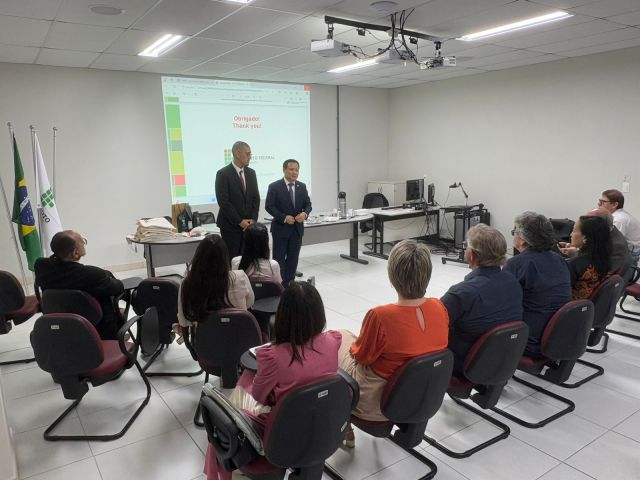 Ifes recebe comitiva do Vietnã